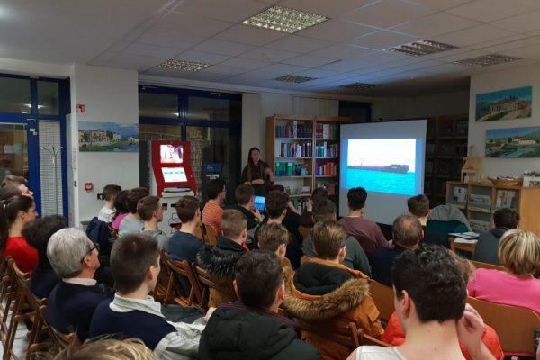 Klepet s pomorščakinjo Urško Veber