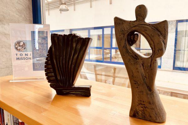 Razstava Tonija Missona: Kamnite skulpture morskih živali in plovil