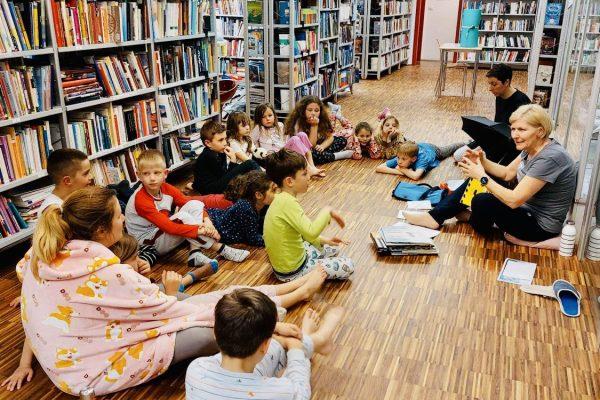 Otroci so se razveselili noči v knjižnici