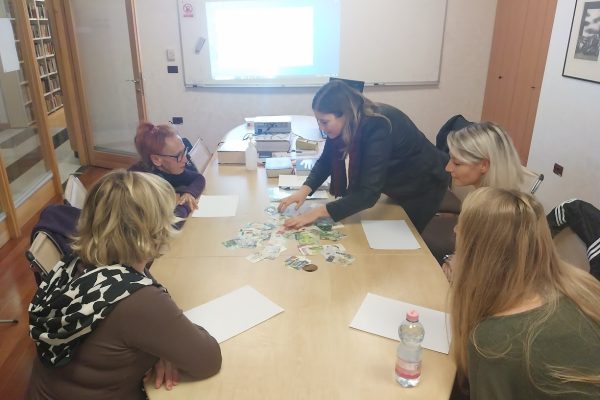 Predavanja z izkušenimi strokovnjakinjami iz Centra za psihoterapijo in psihosocialno pomoč Koper