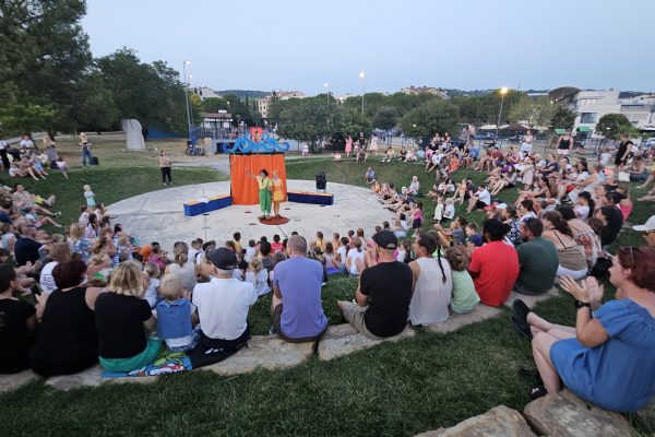 Mini cirkus nasmejal park Sonce
